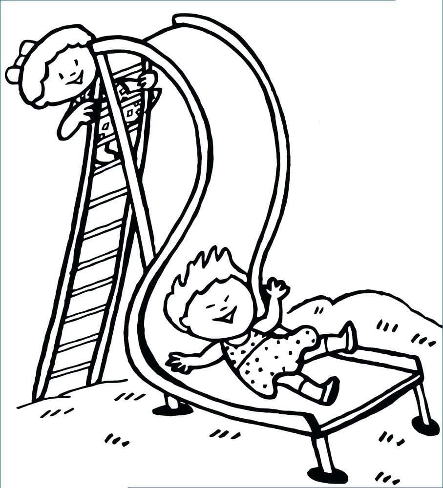 Các Bé Chơi Cầu Trượt